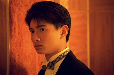 L'Éclat d'Or de Nanjing: Une Nuit Inoubliable avec l'Hypnotisant Nicky Wu!